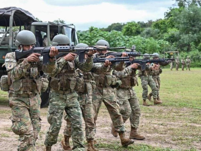 Soldados argentinos desplegados en una zona cercana a la frontera.