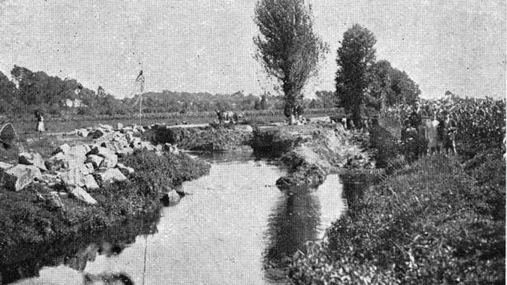 El Lagares en el lugar de la carretera de Baiona en 1924. Lugar donde se comenzará la construir el Estadio de Balaídos