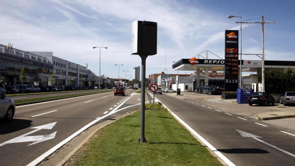 Un radar de velocidad instalado en una avenida de Valladolid.