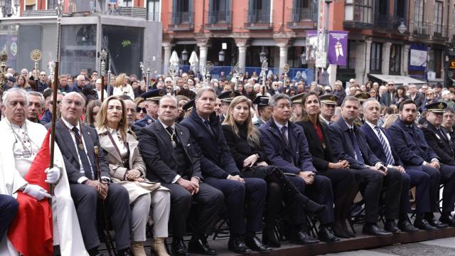 Autoridades y los siete embajadores presencian la Semana Santa vallisoletana
