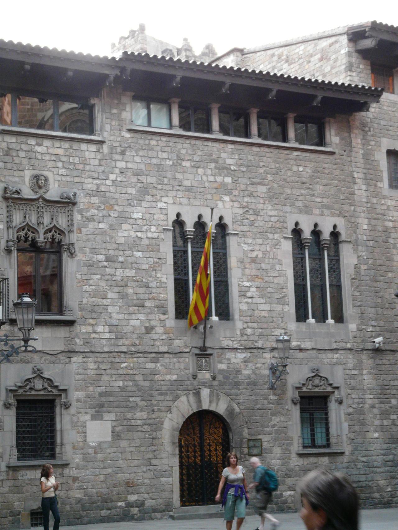 Imagen reciente de la residencia oficial del President sólo con la bandera autonómica en el mástil principal.