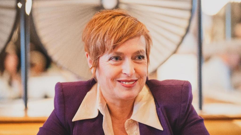 Anna Grau ha ejercido y/o ejerce el periodismo y la escritura en Barcelona, Nueva York...