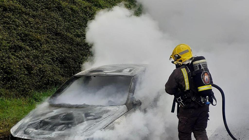 Incendio en un coche en la AP-9