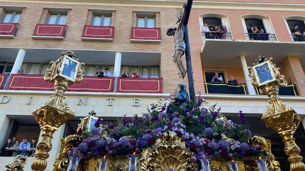 Una imagen del trono.