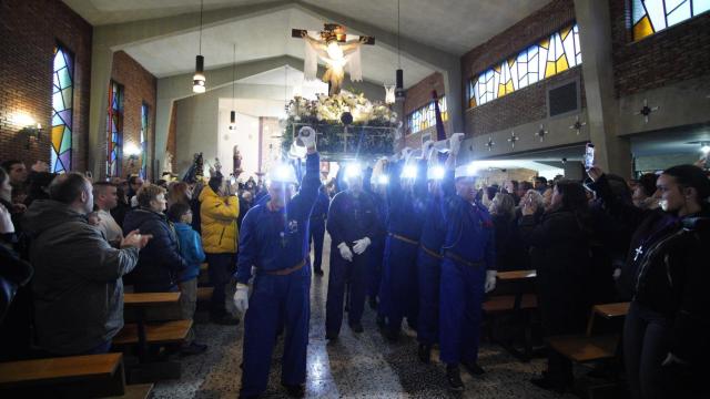 Procesión del Cristo de los Mineros en Caboalles de Abajo en recuerdo de los mineros fallecidos en Asturias