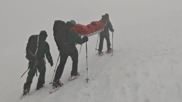 Rescate de varios montañeros en Gredos tras quedar atrapados por las inclemencias meteorológicas y una urgencia médica