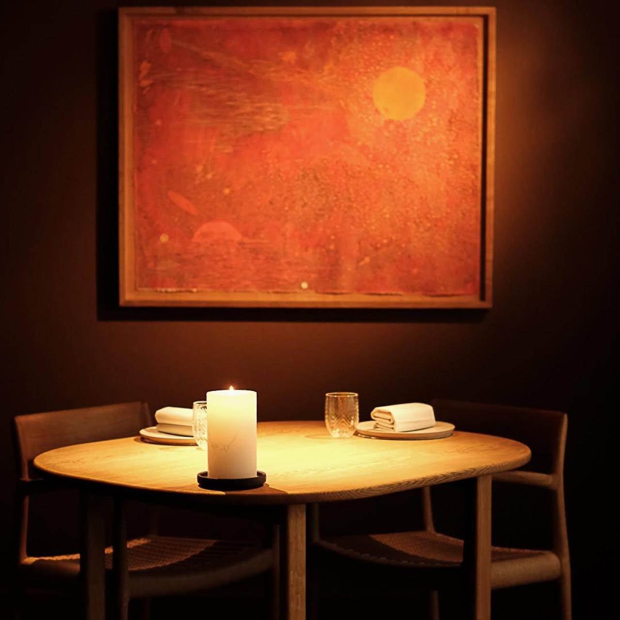 Una de las mesas en la sala de Kadeau, Copenhague.