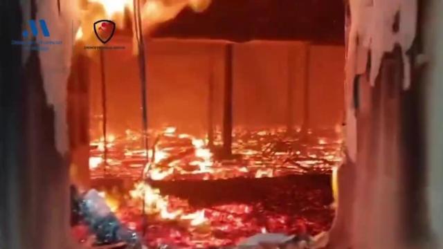 Vídeo del fuego que ha arrasado el chiringuito El Silencio, en Torremolinos.