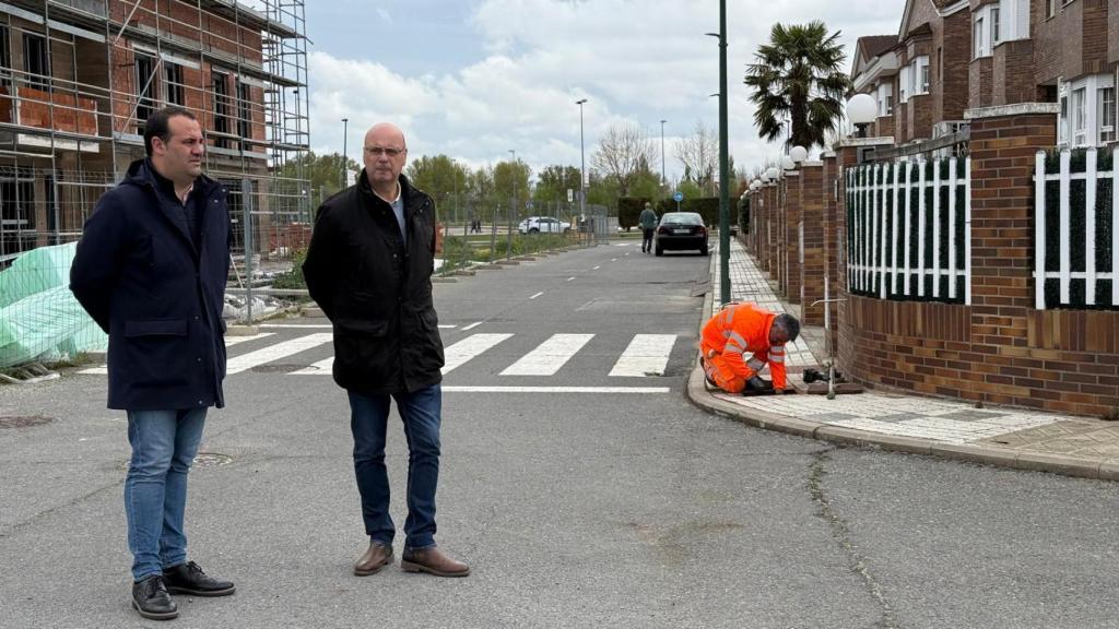 David Mingo y Jesús Hernández visitan las obras de instalación de las nuevas cámaras en La Fontana