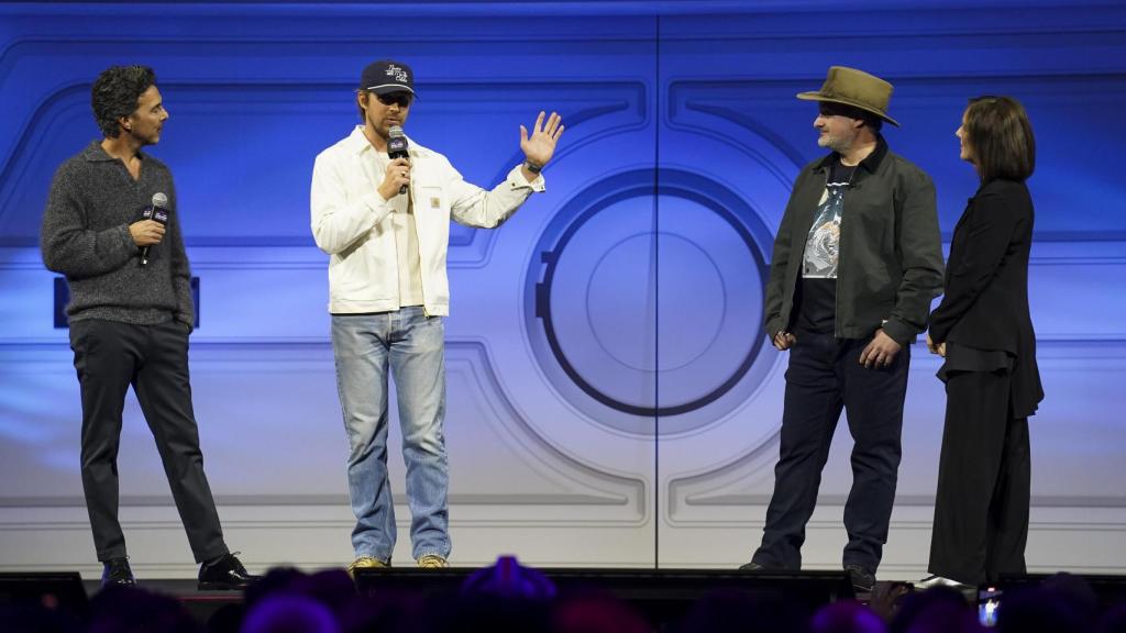 Ryan Gosling hablando sobre 'Star Wars: Starfighter' en la 'Star Wars Celebration 2025'.