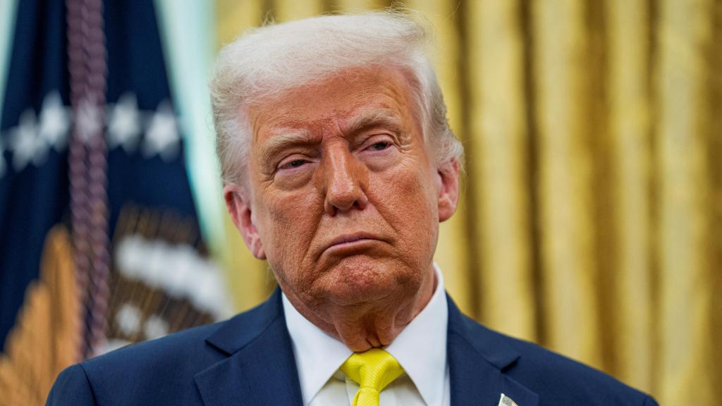 EEUU deporta a presuntos miembros del Tren de Aragua para ser encarcelados en El Salvador.