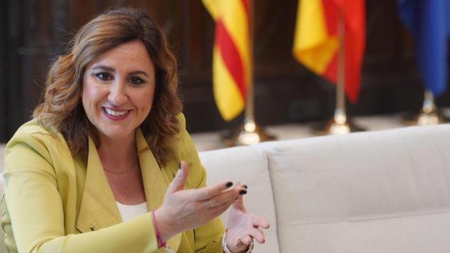 La alcaldesa de Valencia, María José Catalá, durante la entrevista con EL ESPAÑOL.