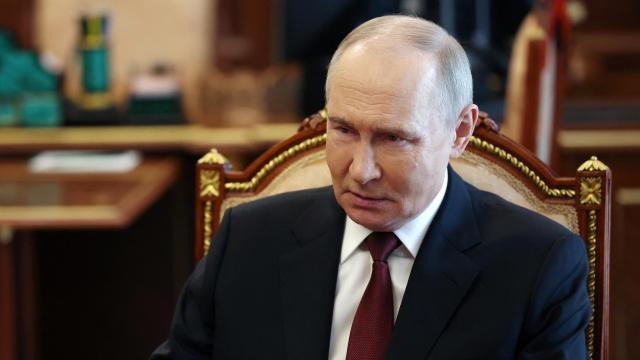 El presidente ruso, Vladímir Putin, durante su reunión con el jefe del Estado Mayor de este sábado en Moscú.