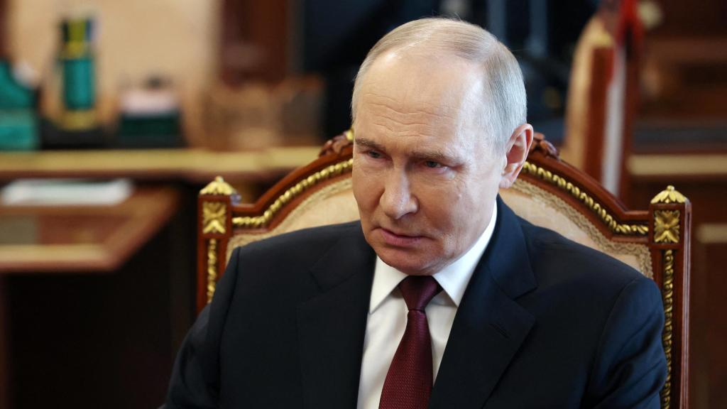 El presidente ruso, Vladímir Putin, durante su reunión con el jefe del Estado Mayor de este sábado en Moscú.