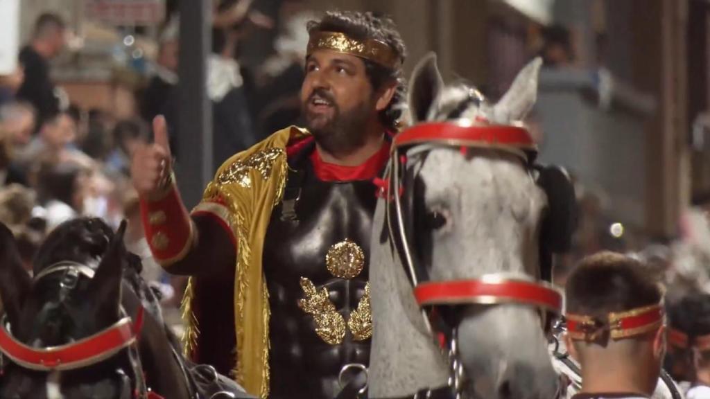 López Miras, este Viernes Santo, encarnando al emperador Teodosio I El Grande en la Semana Santa de Lorca.