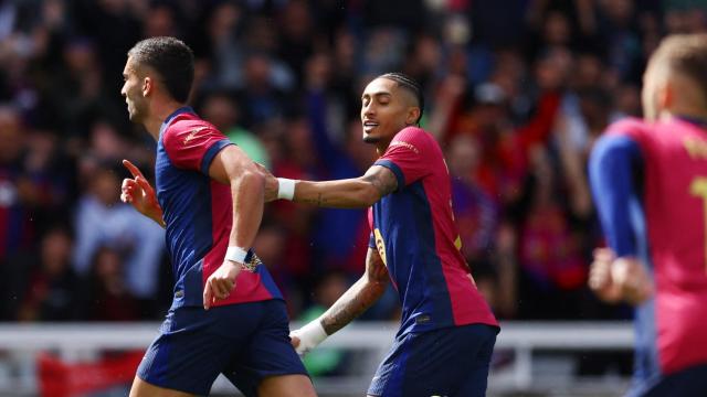 Raphinha celebra el gol de Ferran Torres al Celta