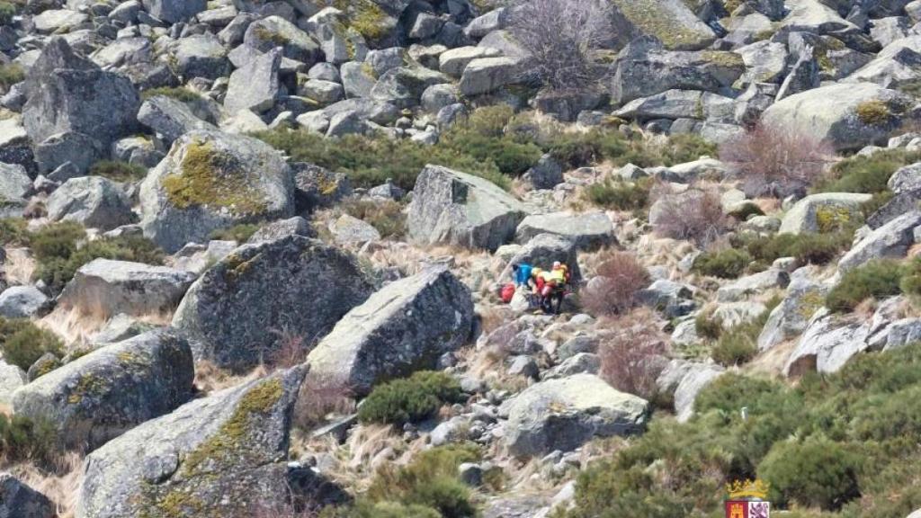 Rescatada en helicóptero una senderista herida en una zona de difícil acceso en la ruta de la Laguna del Duque