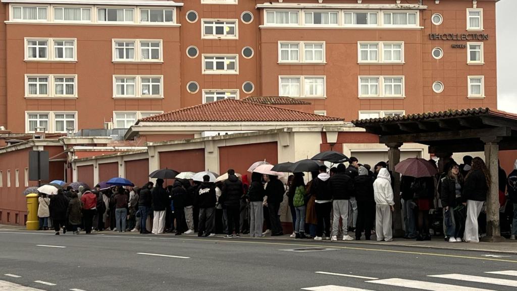 Colas para acceder a Jaleo Village a última hora de la tarde.