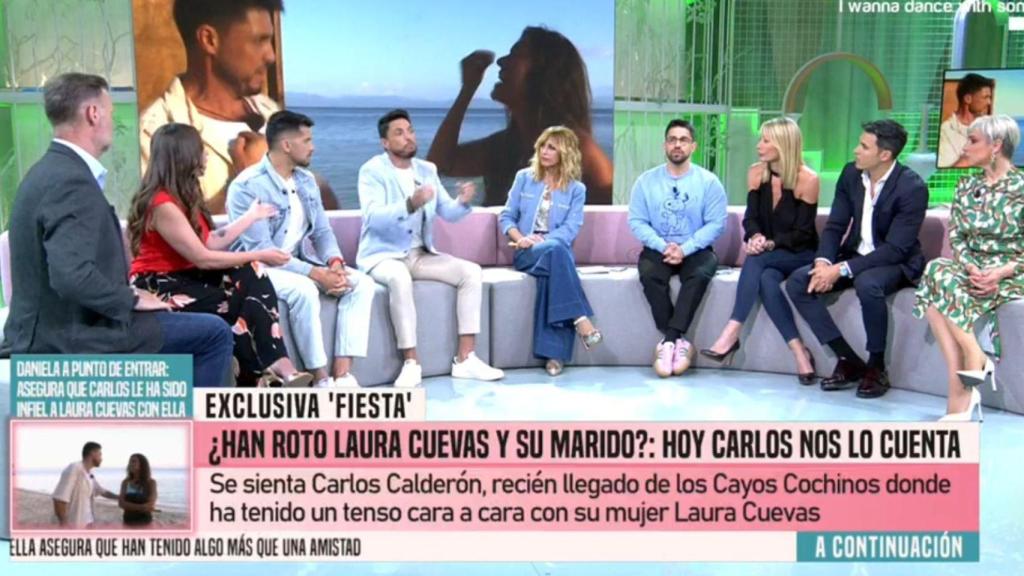 Carlos Calderón junto a los colaboradores del programa.