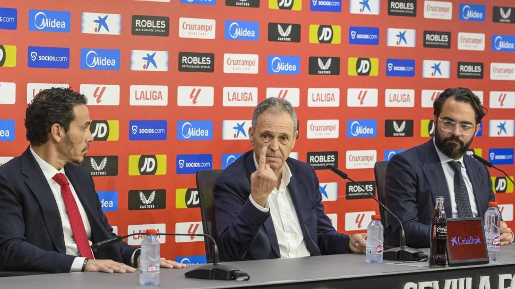 Caparrós en su presentación como nuevo técnico del Sevilla.