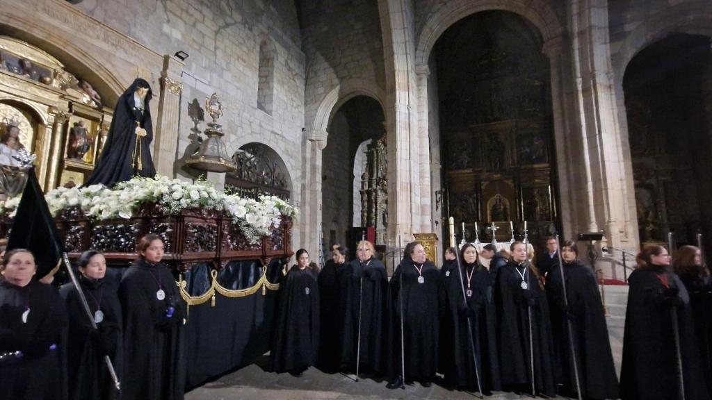 La Virgen de la Soledad se queda en San Juan por culpa de la lluvia