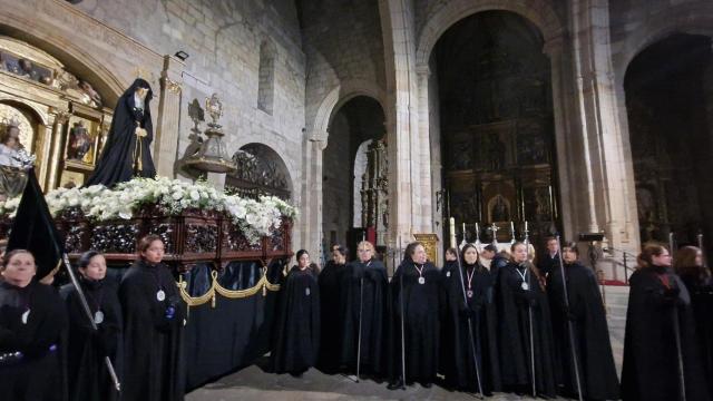 La Virgen de la Soledad se queda en San Juan por culpa de la lluvia