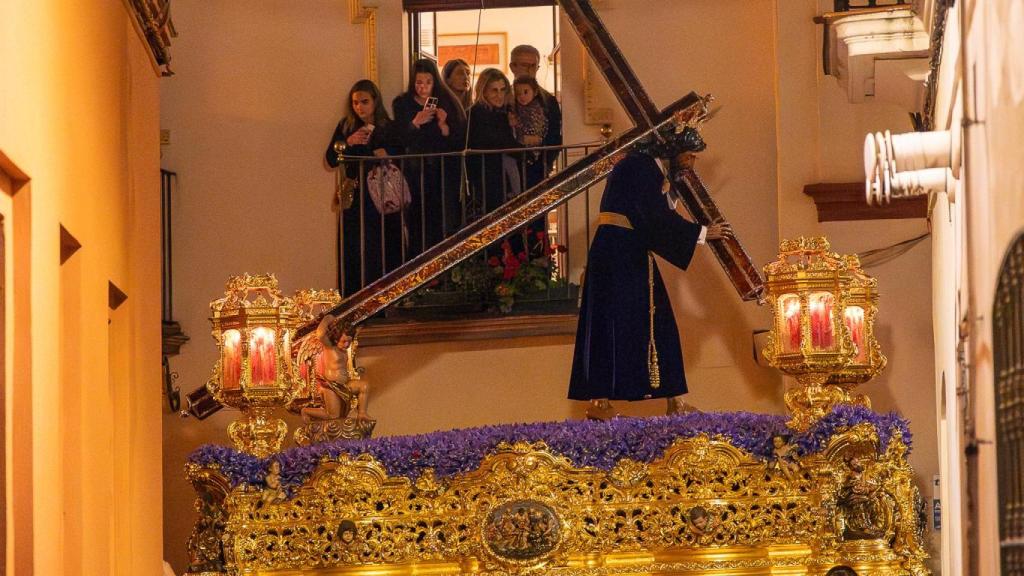 La O, en su estación de penitencia el Viernes Santo 2025