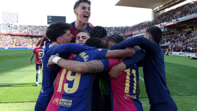 Los futbolistas del Barça celebran un gol contra el Celta.