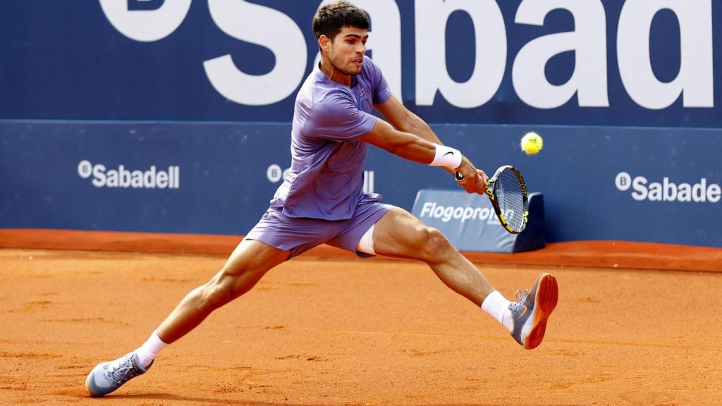 Carlos Alcaraz. durante un partido del Conde de Godó.