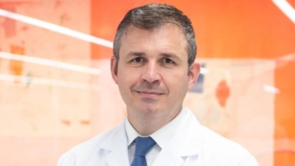 El cirujano Óscar Merino.