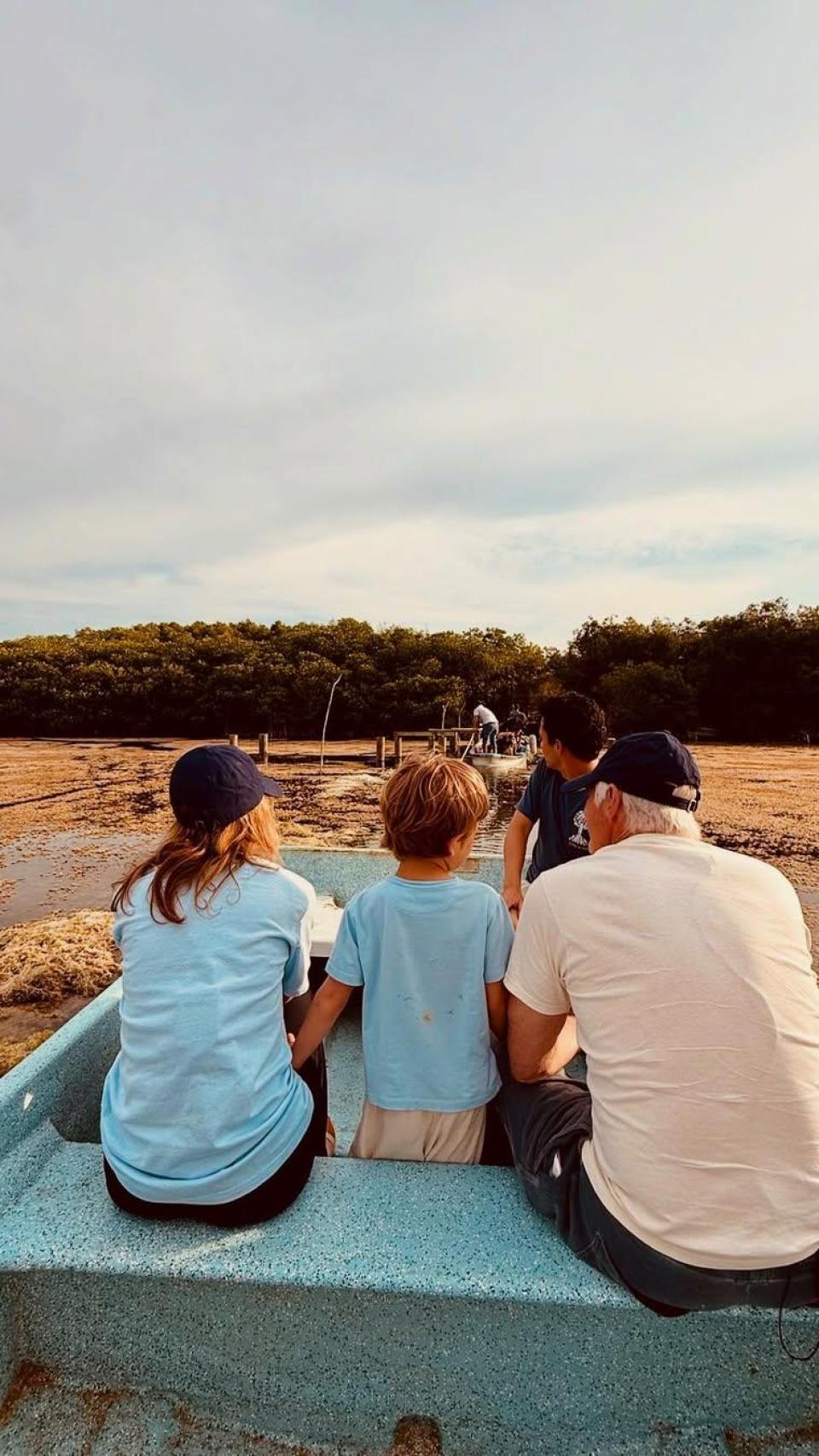 La pareja ha estado acompañada de unos de los dos hijos que tienen en común.