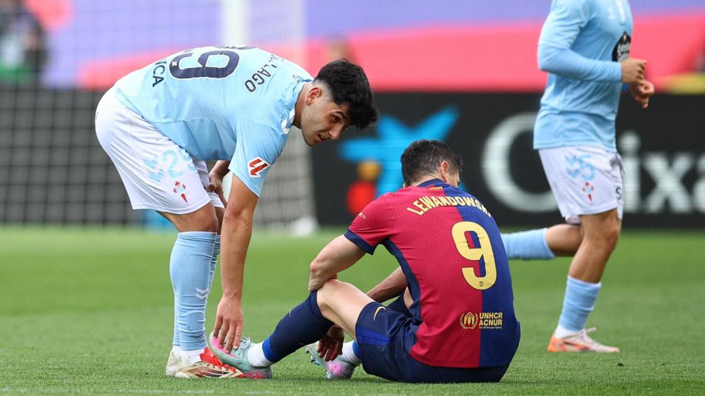 Lewandowski, se duele en el suelo contra el Celta.