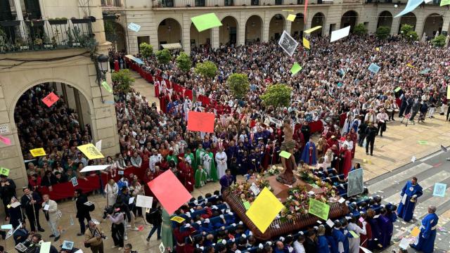 La plaza del Ayuntamiento durante el Encuentro.