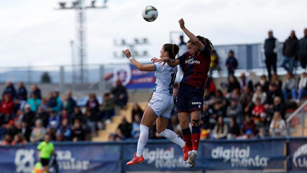 Lance del partido del Dépor ABANCA ante el Levante.
