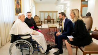 El Papa Francisco recibe en su residencia al vicepresidente de EEUU, JD Vance.