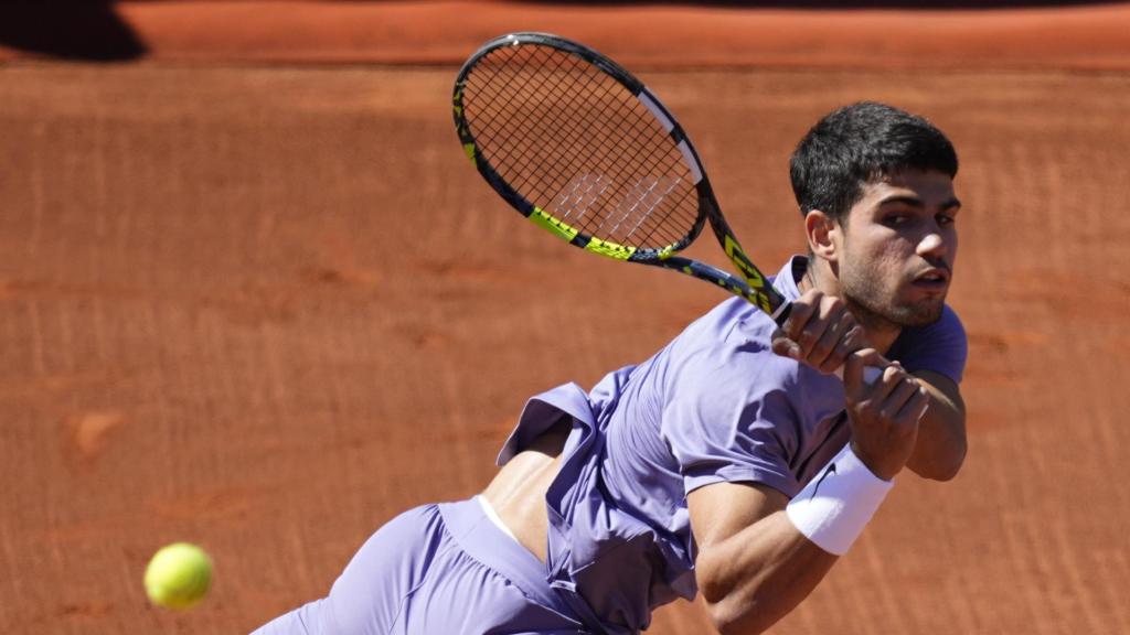 Alcaraz durante el partido ante Holger Rune.