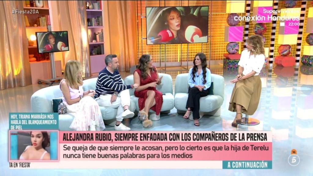 Colaboradores y Emma García en plató durante el programa de hoy.