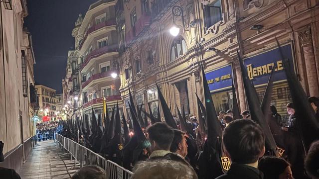 Vía de evacuación en la Cuesta del Rosario al paso de la Hermandad de Pasión.