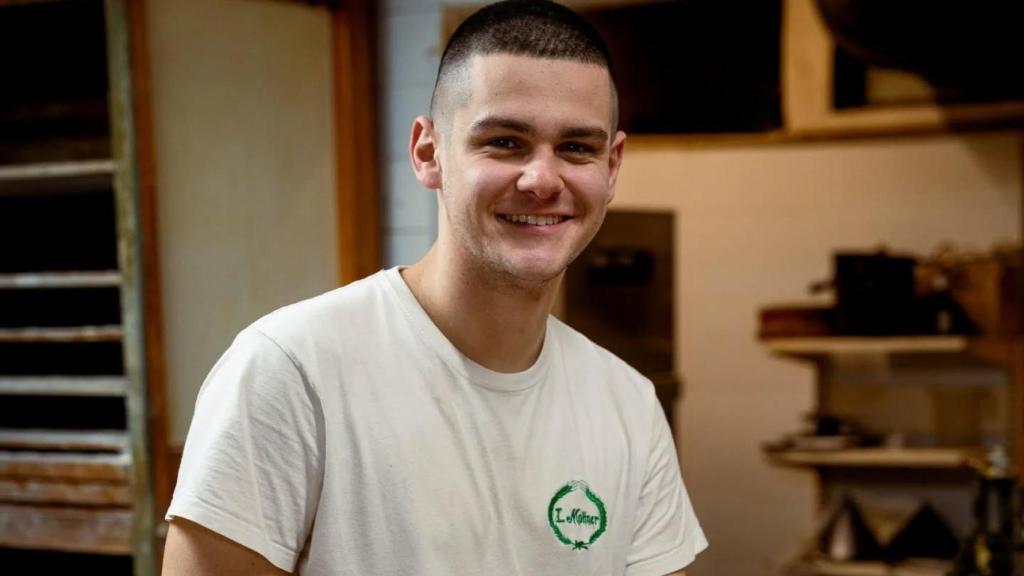 Arturo Serrano, dueño del horno con el mejor panquemao de Valencia. EE