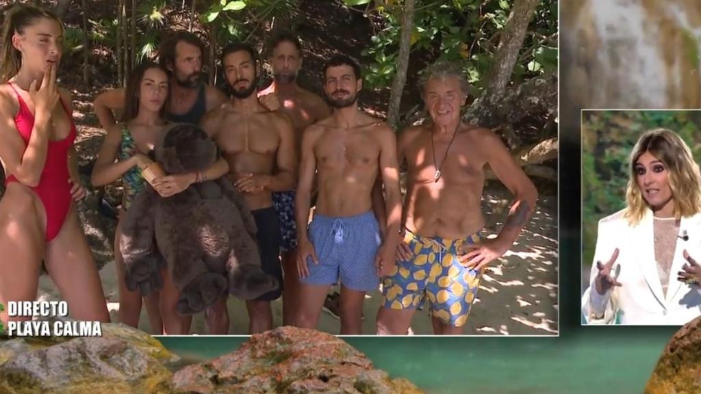 Sandra Barneda habla con los habitantes de Playa Calma en 'Conexión Honduras'.