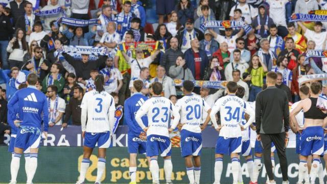 El Real Zaragoza da la cara ante los aficionados en el Ciutat de Valencia.