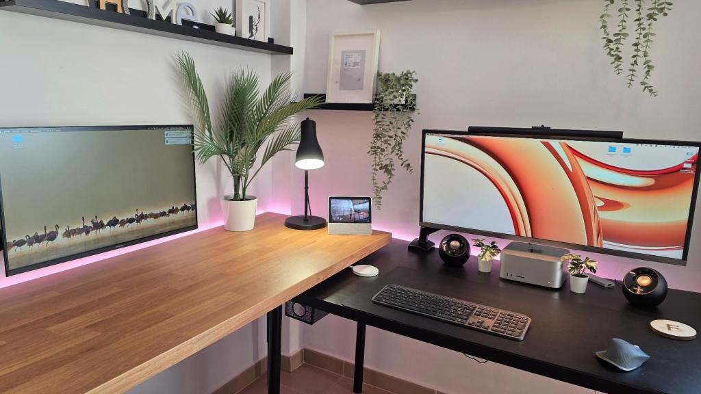 Dos ordenadores y un teclado y ratón