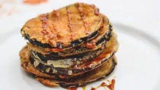 Crujientes, ligeras y con productos locales: los secretos de las abuelas andaluzas para elaborar las berenjenas típicas de Málaga