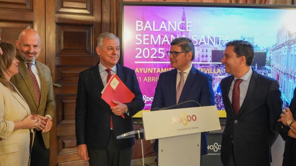 El alcalde, este lunes en la presentación del informe sobre la Semana Santa 2025.