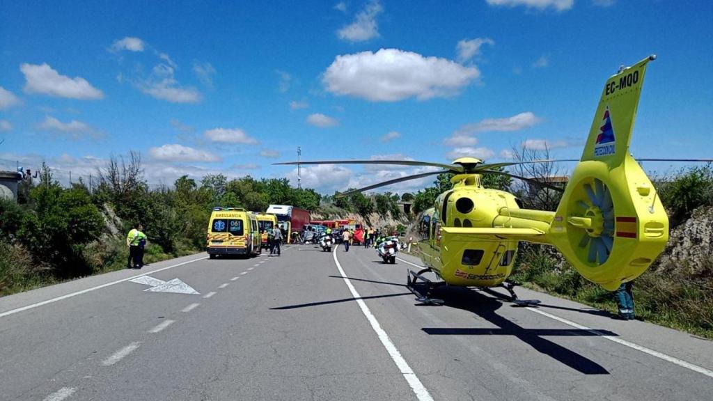 Imagen de los efectivos trabajando en la zona del accidente en la N240 en Barbastro