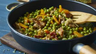 Saciante y rica en proteínas: la cena baja en calorías que hago en primavera, lista en 20 minutos y sin esfuerzo