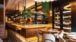 La nueva tecnología que llega a una taberna de Alcalá de Henares para tirar la cerveza sin ácido carbónico: “x”