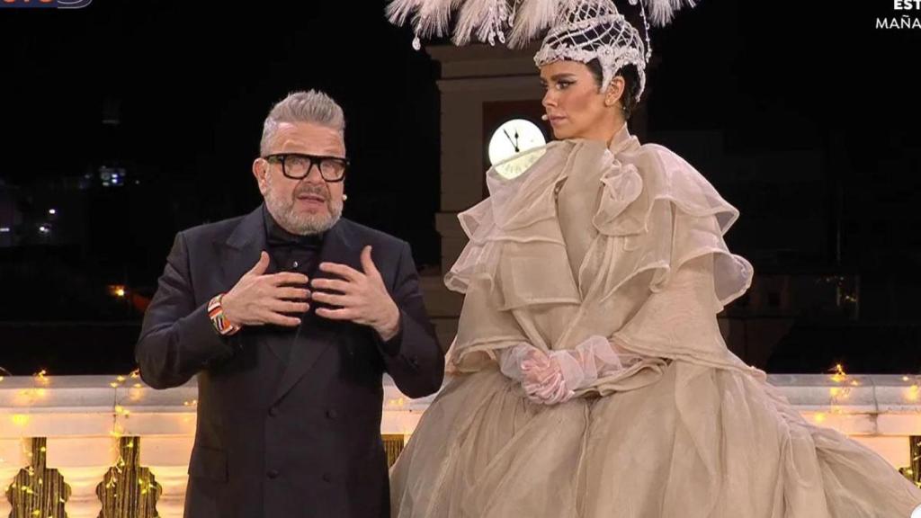 Alberto Chicote y Cristina Pedroche en las Campanadas que dieron la bienvenida a 2025.