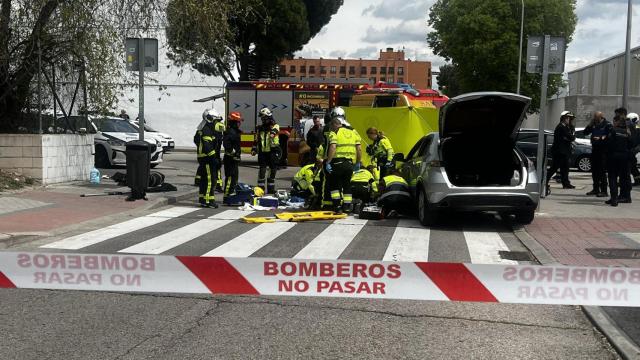 Una mujer de 25 años y su bebé, atropellados por un coche en San Blas (Madrid): ella está grave