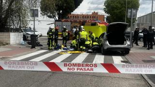 Una mujer de 25 años y su bebé, atropellados por un coche en San Blas (Madrid): ella está grave